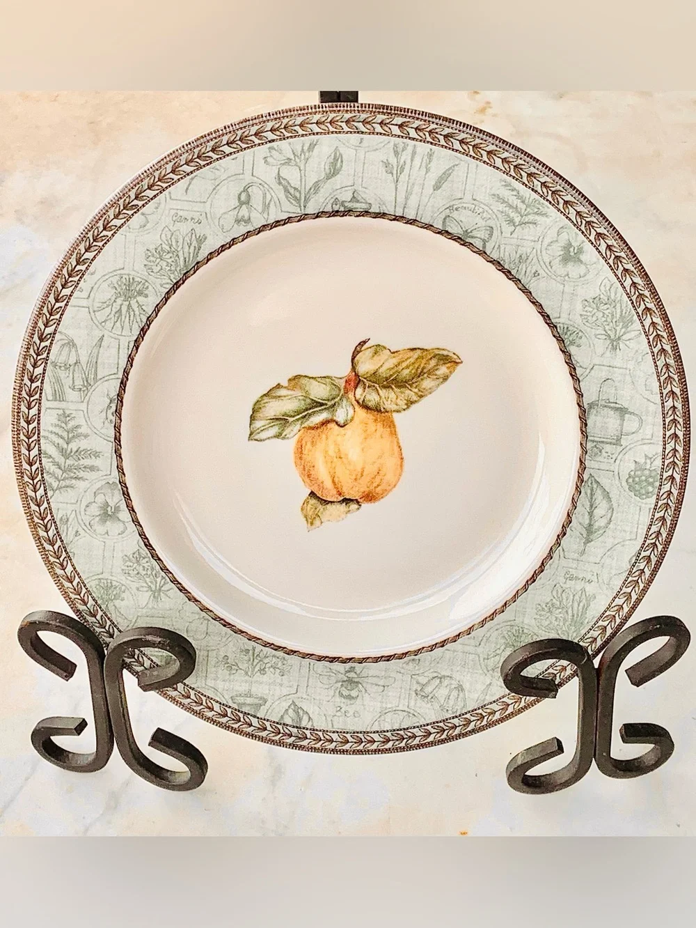 JOHNSON BROTHERS MANORWOOD LUNCHEON PLATE 9 INCH FRUIT FLOWERS ENGLAND VINTAGE